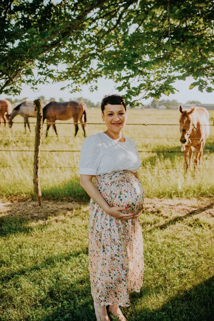 séance photo grossesse avec chevaux- photographe grossesse bordeaux