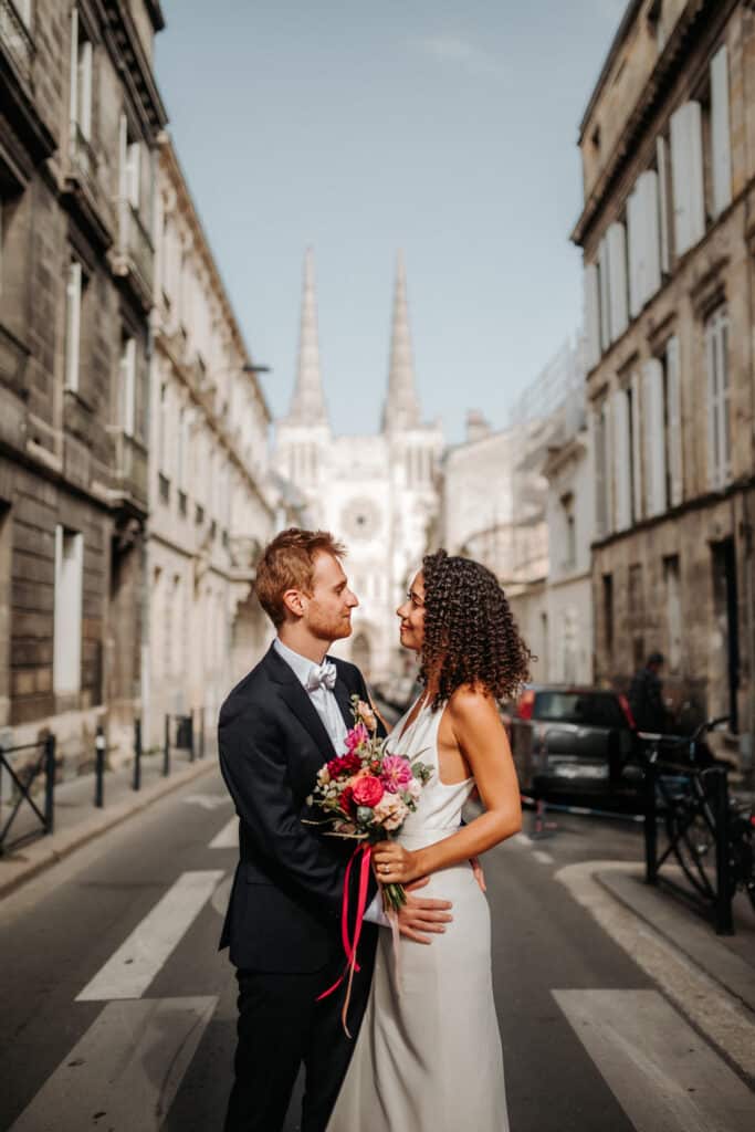 photo de couple- mariage mairie de bordeaux photographe - mariage bordeaux