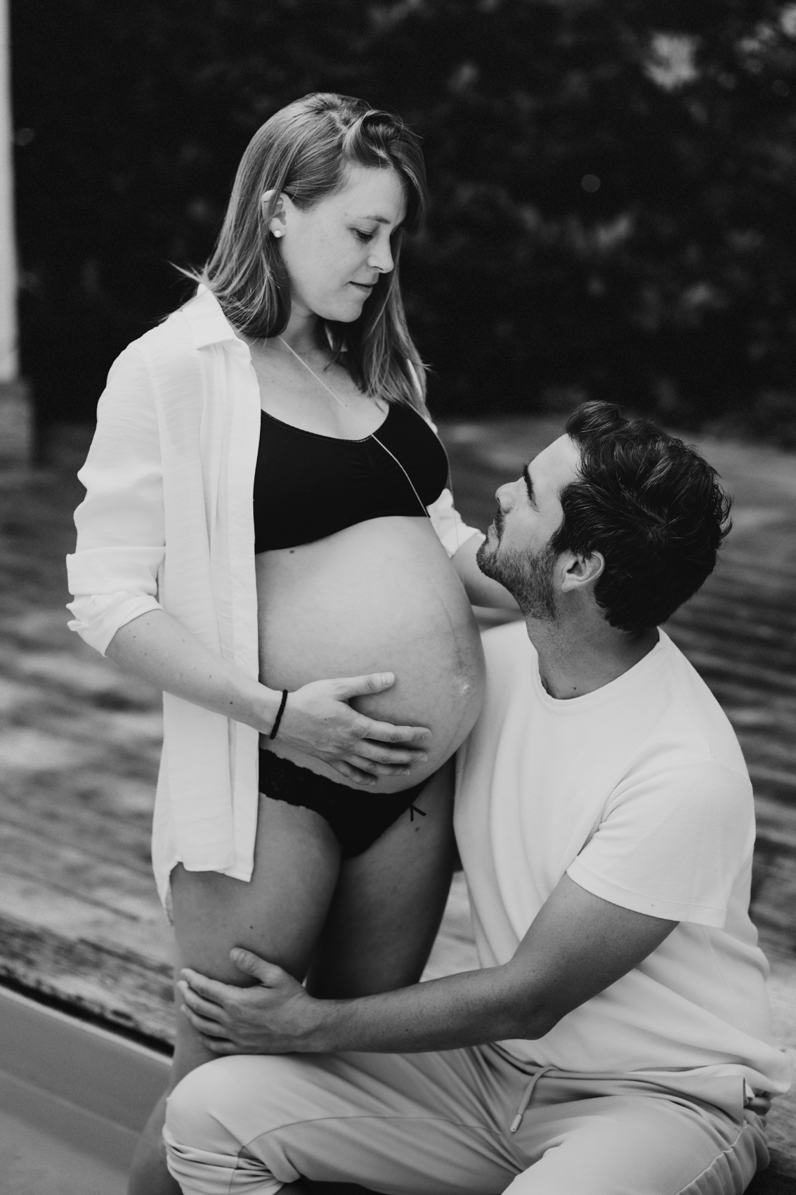 photo en noir et blanc femme enceinte bordeaux