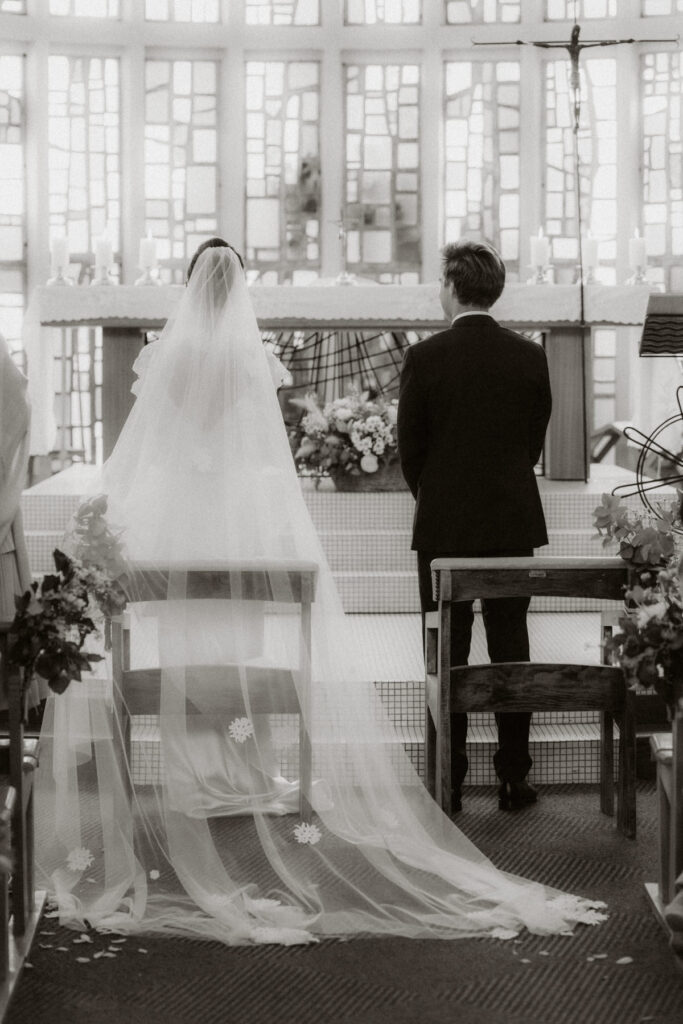 Photo en noir et blanc -mariage église notre dame des flots au Cap Ferret - photographe mariage Bordeaux