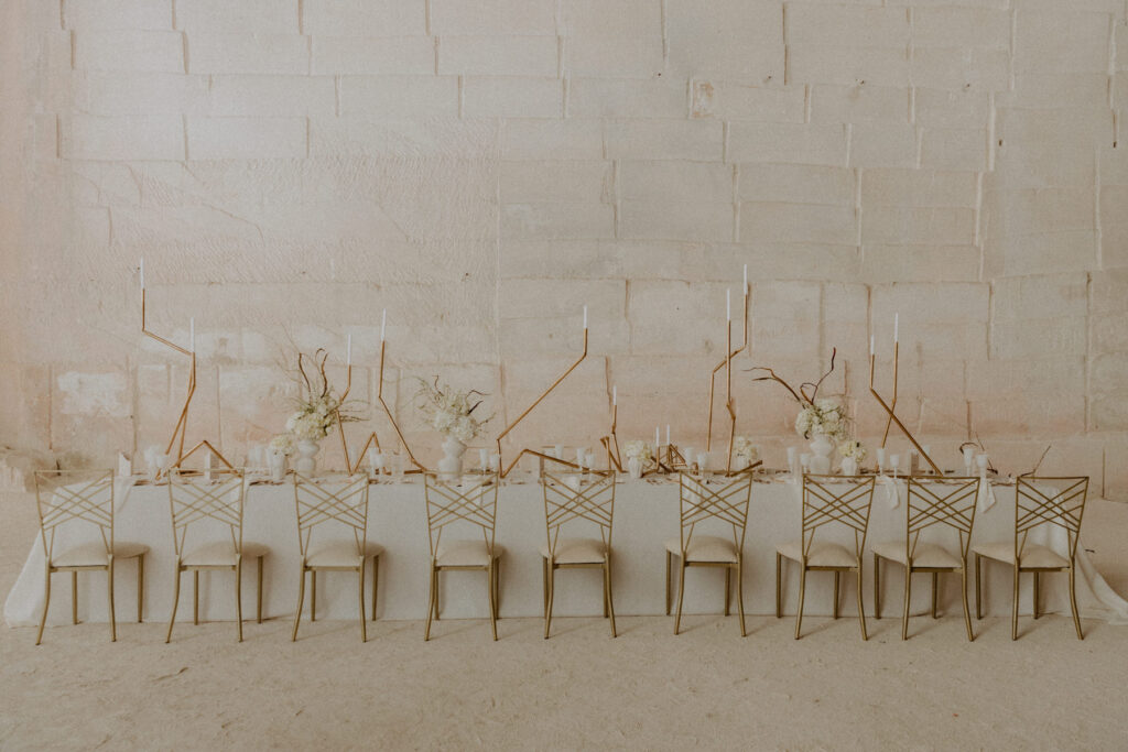 mariage minimal aux carrières des lumières en Provence - etheral wedding photographer